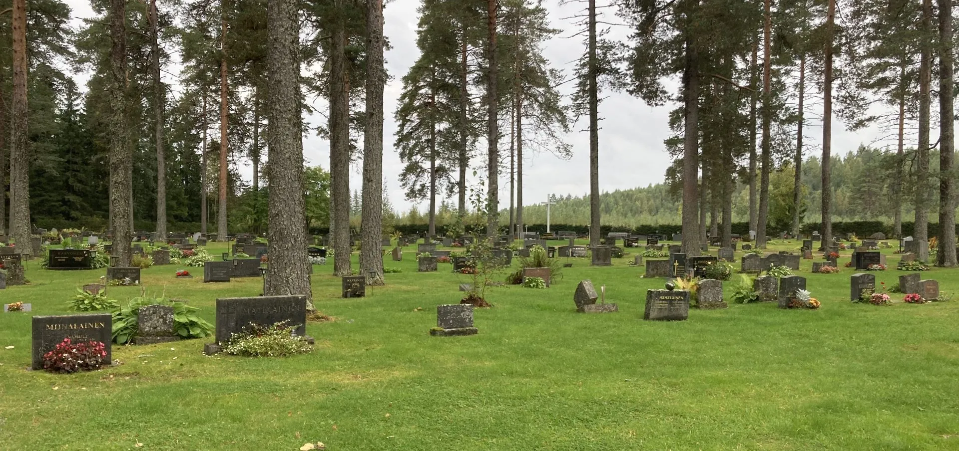 Leminrinteen hautausmaa Värtsilässä. Kuva: Tohmajärven Hautauspalvelu.