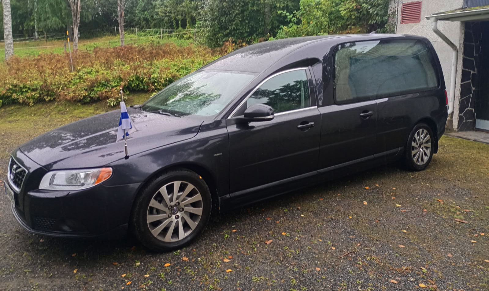 Tohmajärven Hautauspalvelun ruumisauto